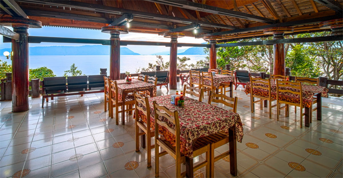 Fantastic view over Lake Toba from our restaurant